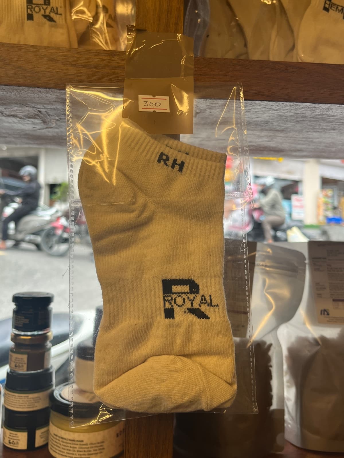 Royal Hemp Crew Socks (2 Pairs) | Unisex Breathable Everyday Socks | White